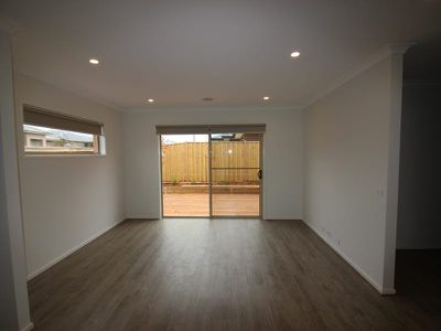 33 Cootamundra Drive, Armstrong Creek