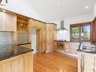 10-12 Main St, Montville