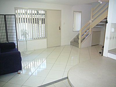 6 / 4 Fermont Street, Underwood