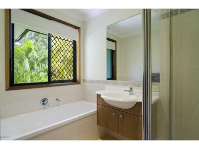 12 Voyagers Place, Sunrise Beach