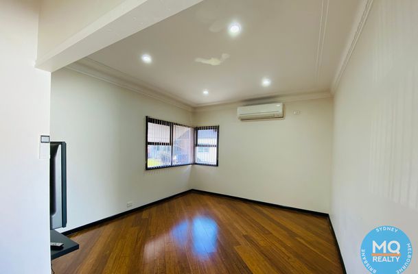 6 Dawn Crescent, Regents Park