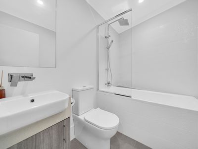 33A Stroughton Road, Westminster