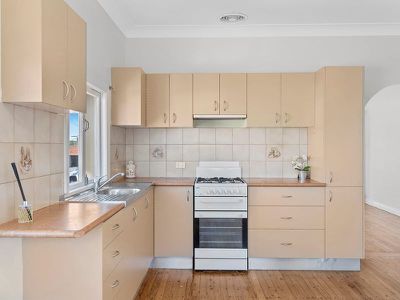 10 Whites Road, Manly West