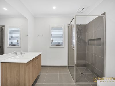 10 Stanmore Crescent, Wyndham Vale