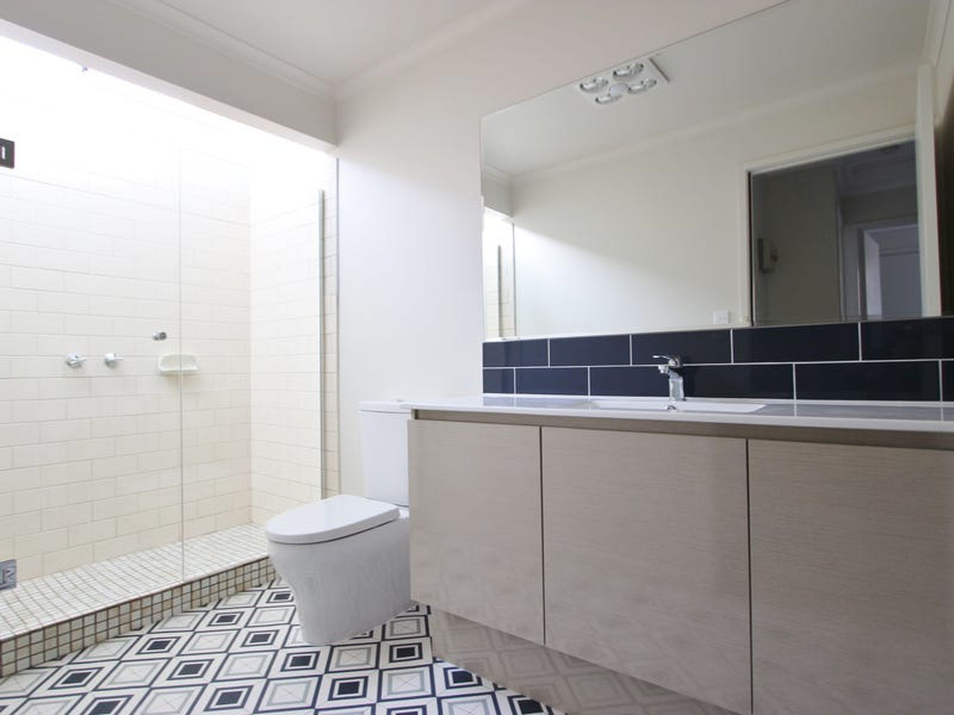 2 / 236 High Street, Belmont