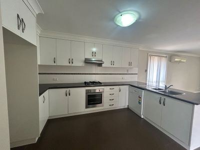 8B Thornett Place, Dubbo
