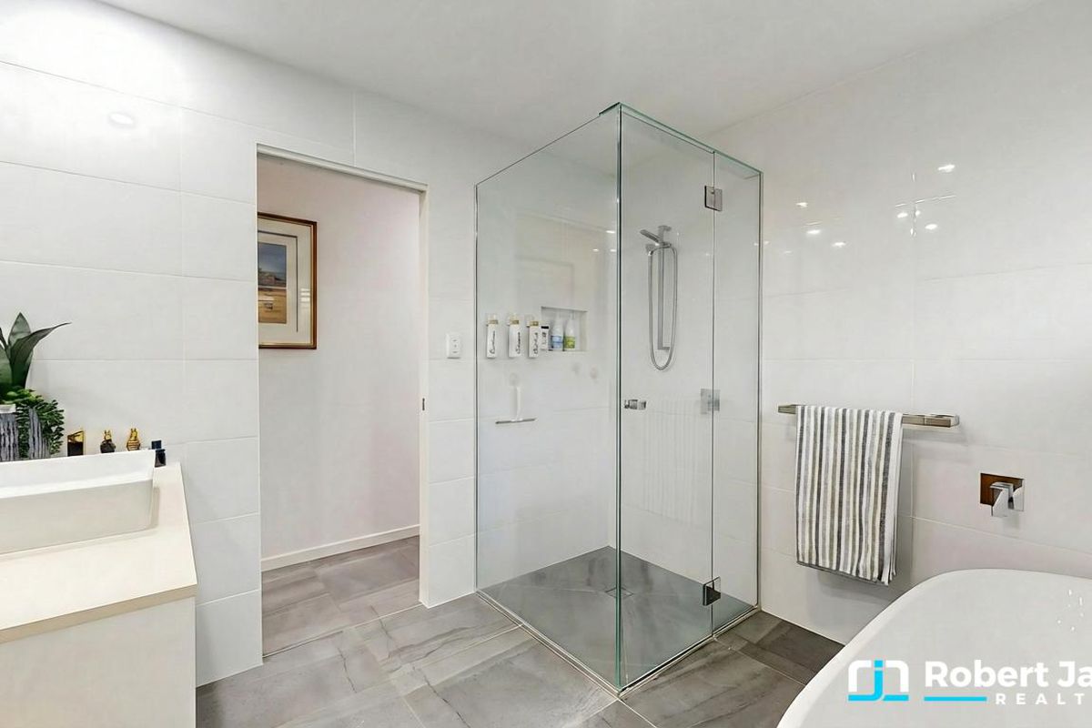 10 Spinnaker Drive, Mount Coolum