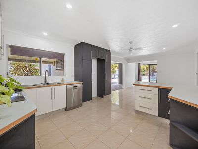 8 Allamanda Crescent, Annandale