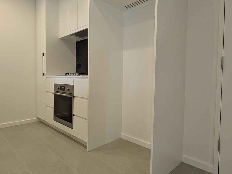 A304 / 661 Victoria Road, Melrose Park