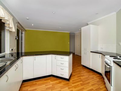 1 / 8 Louise Court, Silkstone