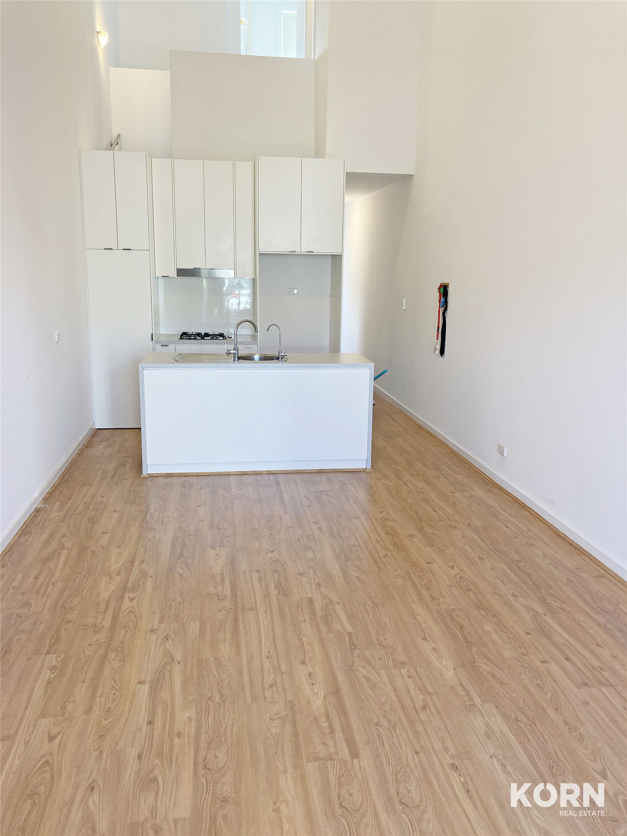 213 East Parkway, Lightsview