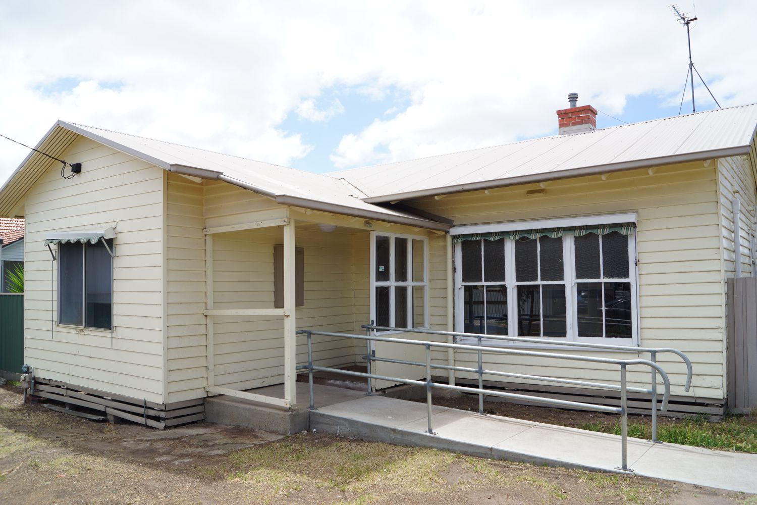 1 IRIS STREET, Horsham