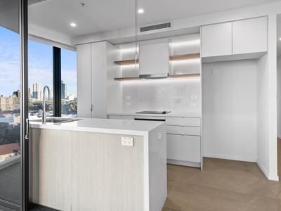 1007 / 15 Cannes Avenue, Surfers Paradise