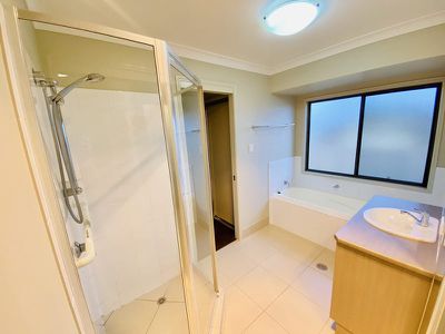 2 / 4 David Place, Kingaroy