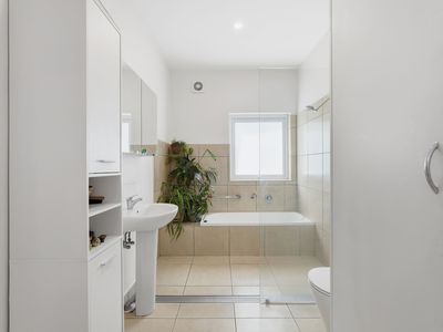 2 / 15 Station Road, Dover