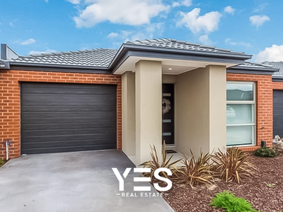 11 Hawkshead Place, Cranbourne North