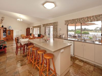 12 Willow Way, Table Top