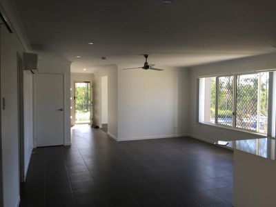 1 / 38 Gullwing Street, Upper Coomera