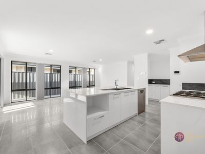 19 Flannigan Approach, Champion Lakes