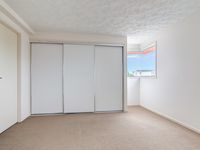 27 / 10 Grand Pde , Kawana Island