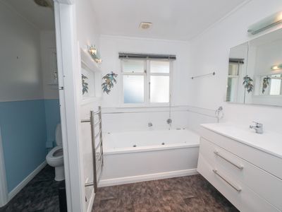83 Easther Crescent, Kew