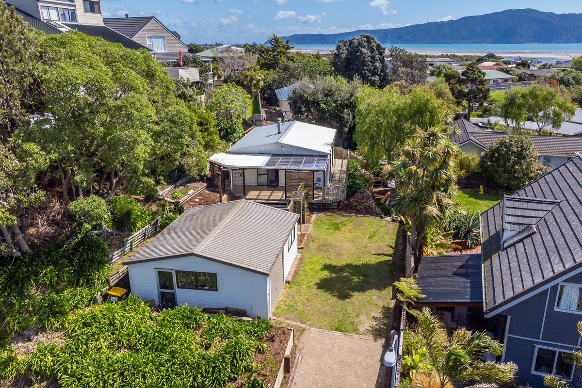 38 Hicks Crescent, Waikanae Beach