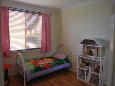 8 Norman Clark Crescent, Horsley