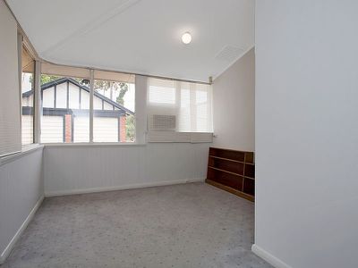 9 Cross  Road, Kingswood
