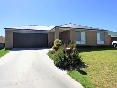 4 Little Road, Griffith