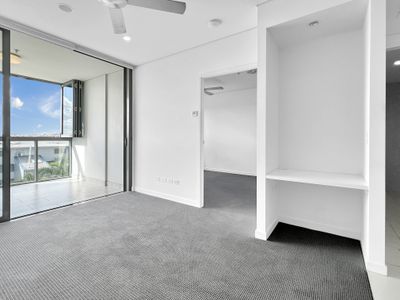 2042 / 16 Hamilton Place, Bowen Hills