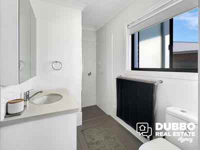 11 Waterfall Crescent, Dubbo