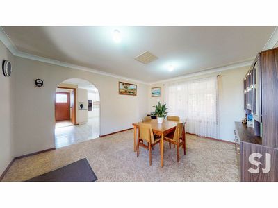 16 Flinders Close, Dubbo