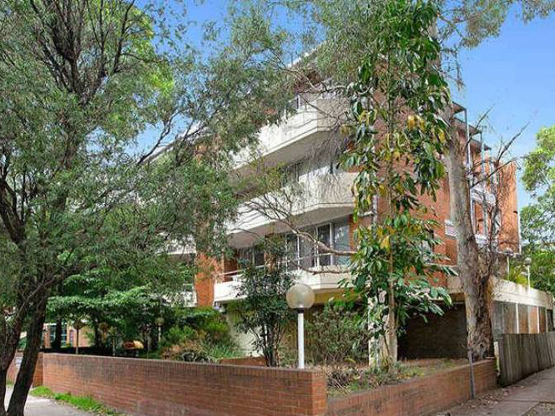 1 / 33 The Strand, Rockdale