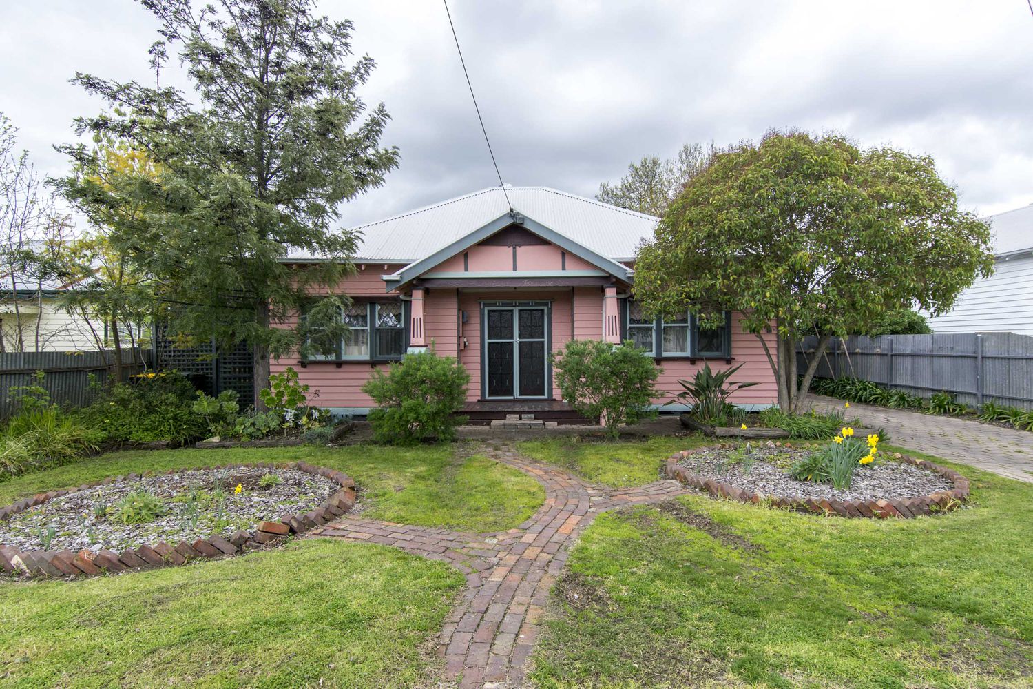 4 Edward Street, Horsham