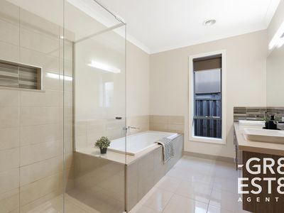 7 Crepe Avenue, Cranbourne West