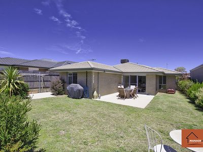 76 Cocoparra Crescent, Crace