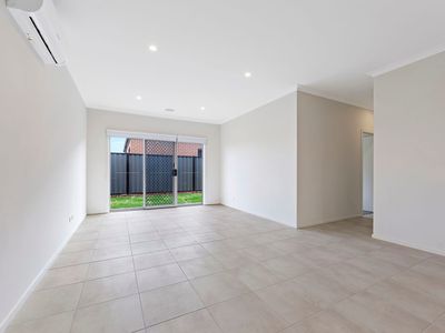 50 Daglish Way, Werribee