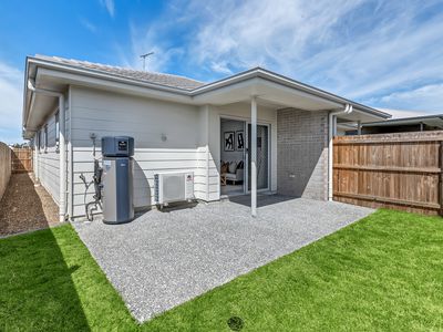 2 / 4 Wickford Street, Pimpama