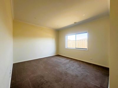 7 Razorbill Terrace, Werribee