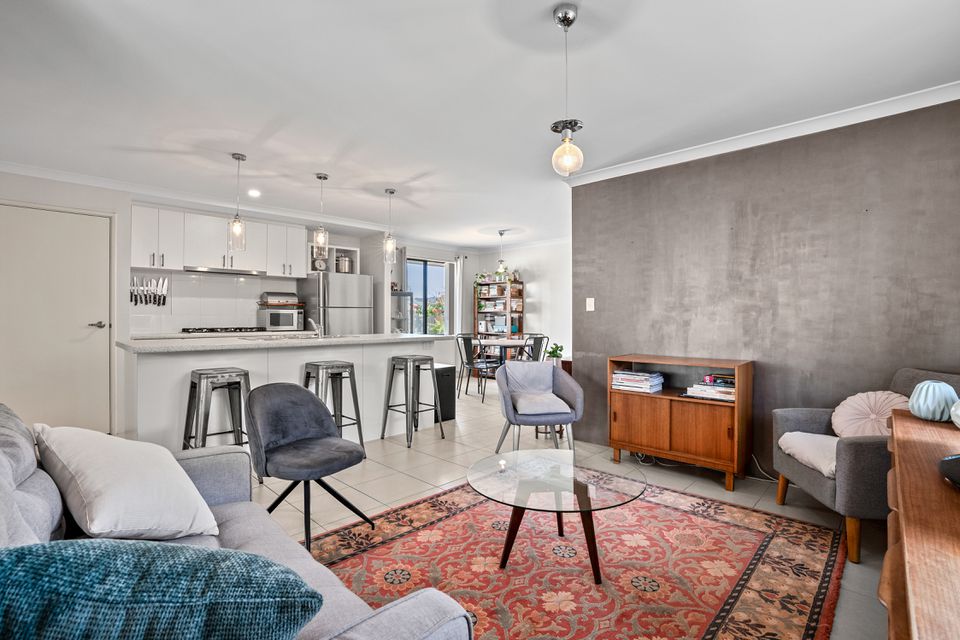 2 PENDRAGON LANE, Baldivis