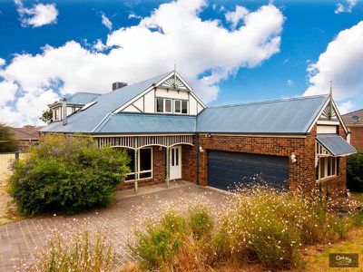 9 Parslow Crescent, Lynbrook