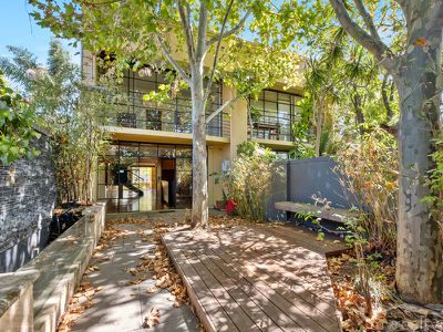 6 Robinson Ave, Perth