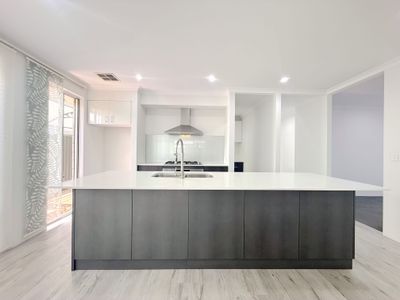 8 Rockvale Crescent, Harrisdale