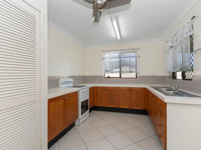 77 Yolanda Drive, Annandale