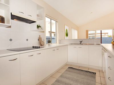 2 Lanai Close, Parrearra