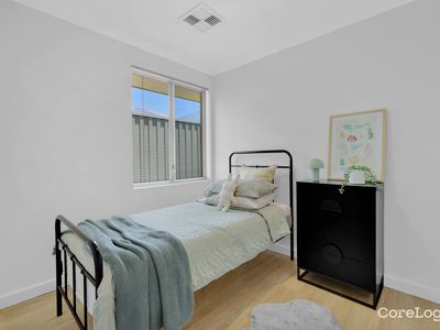 4 Golden Way, Piara Waters
