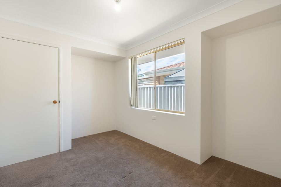 594 Safety Bay Rd, Waikiki