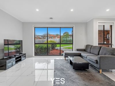 4 / 10 Lang Road, Mount Waverley