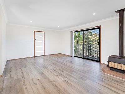 9 College Avenue, Oak Flats