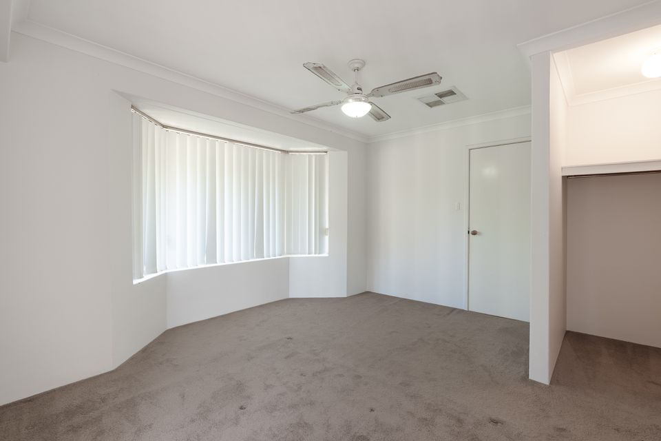 594 Safety Bay Rd, Waikiki